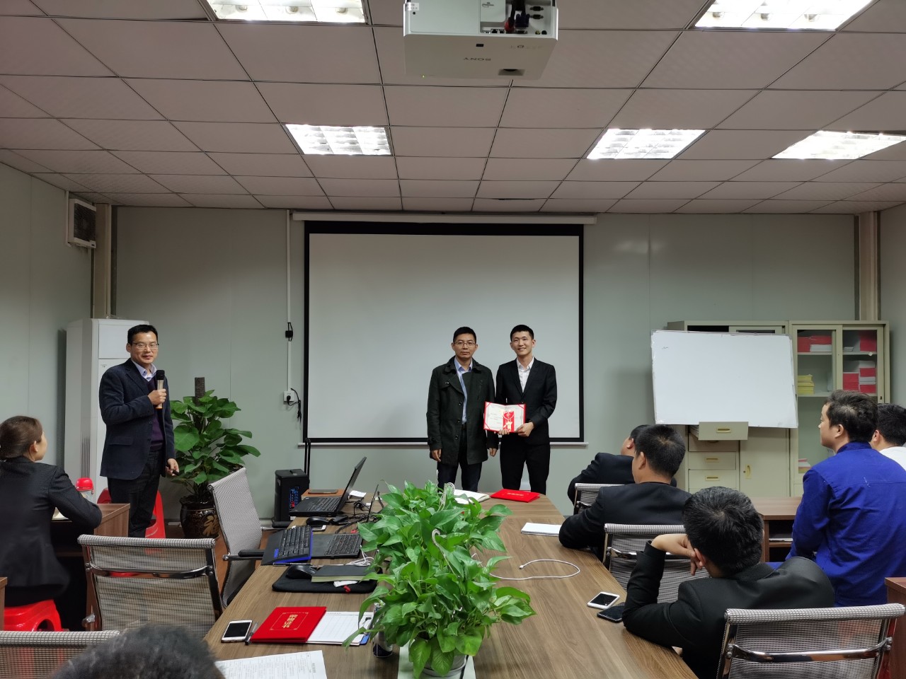 創(chuàng)新獎(jiǎng)-鵬翔石英石事業(yè)部——磨機(jī)生產(chǎn)線